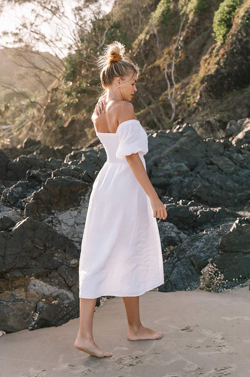 VOYAGE Midi Dress - white linen