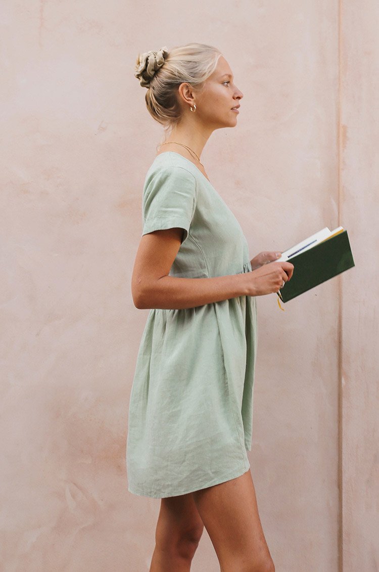 SUNCHASER Dress - light green linen