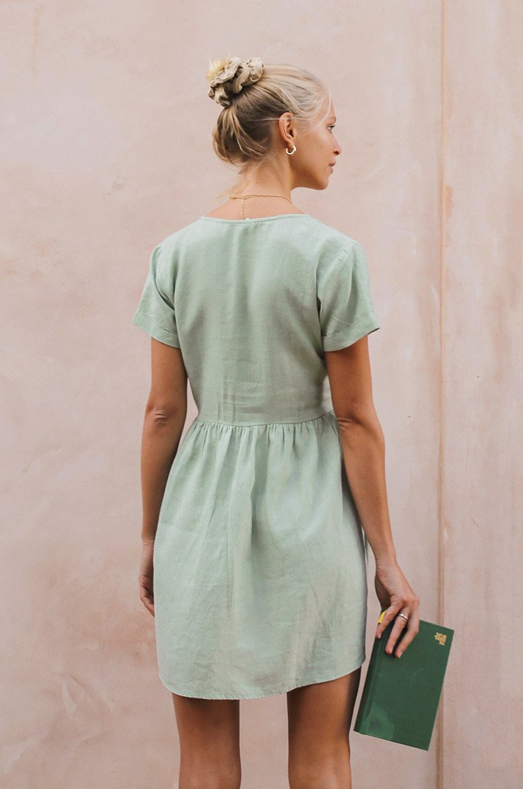 SUNCHASER Dress - light green linen